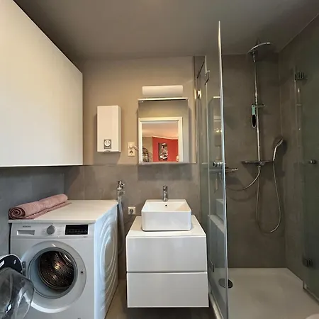 Апартаменты Helle Souterrain-wohnung Mit Eigenem Eingang Эрфтштадт