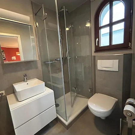 Апартаменты Helle Souterrain-wohnung Mit Eigenem Eingang *