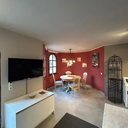 Helle Souterrain-wohnung Mit Eigenem Eingang Апартаменты Эрфтштадт