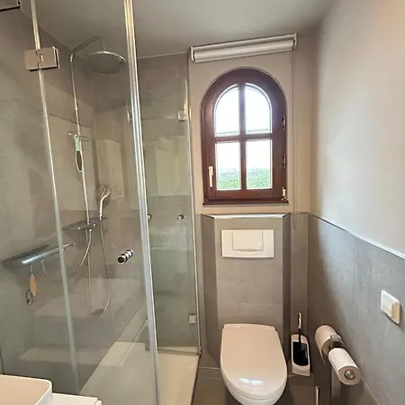 Appartement Helle Souterrain-wohnung Mit Eigenem Eingang *