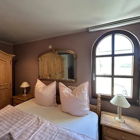 Helle Souterrain-wohnung Mit Eigenem Eingang Appartement