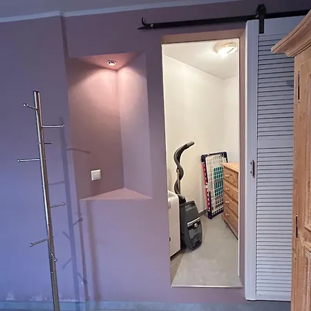 Helle Souterrain-wohnung Mit Eigenem Eingang Appartement