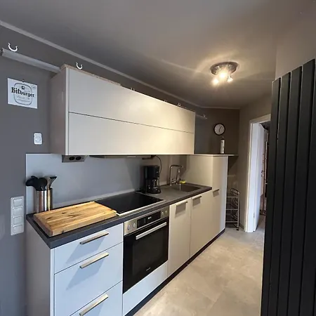 Helle Souterrain-wohnung Mit Eigenem Eingang