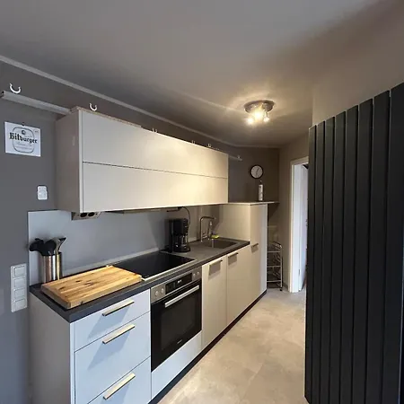 Helle Souterrain-wohnung Mit Eigenem Eingang Апартаменты