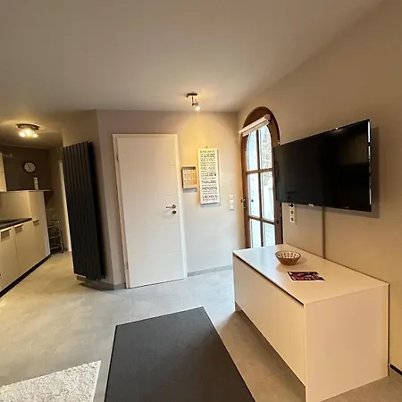Helle Souterrain-wohnung Mit Eigenem Eingang Appartement Erftstadt