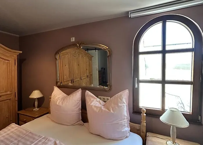 Helle Souterrain-wohnung Mit Eigenem Eingang Lejlighed