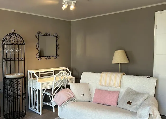 Helle Souterrain-wohnung Mit Eigenem Eingang * Erftstadt