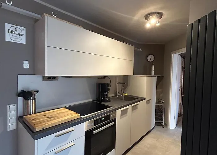 Helle Souterrain-wohnung Mit Eigenem Eingang